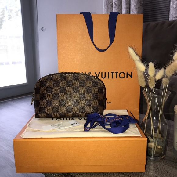 LV COSMETIC POUCH - Picture 3 of 7